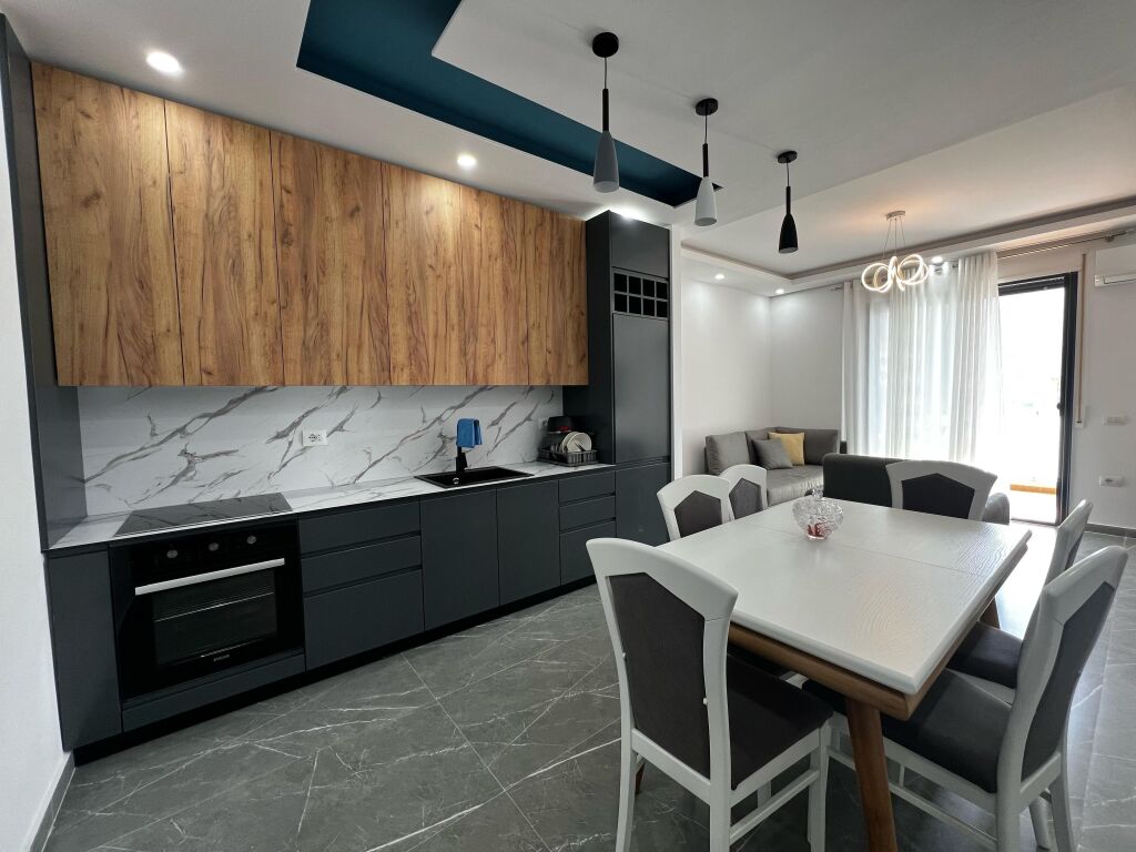 Apartament 2+1 në shitje në Lungomare Vlorë