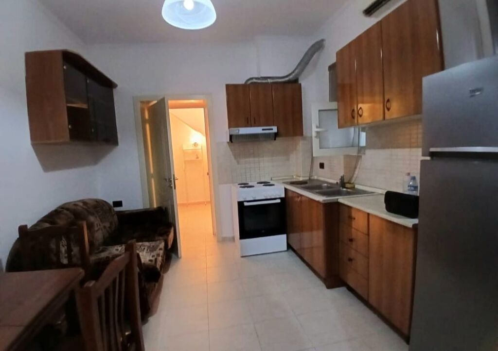 Apartament 1+1 per qera Ministria e Drejtesise !