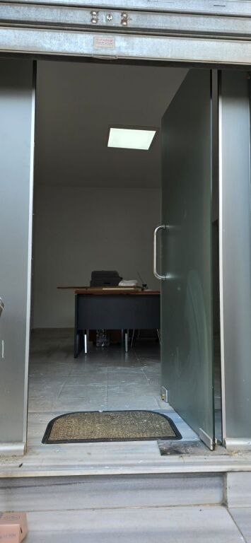 Qera | Ambjent Biznesi | Skanderbeg Square | 300 €/muaj