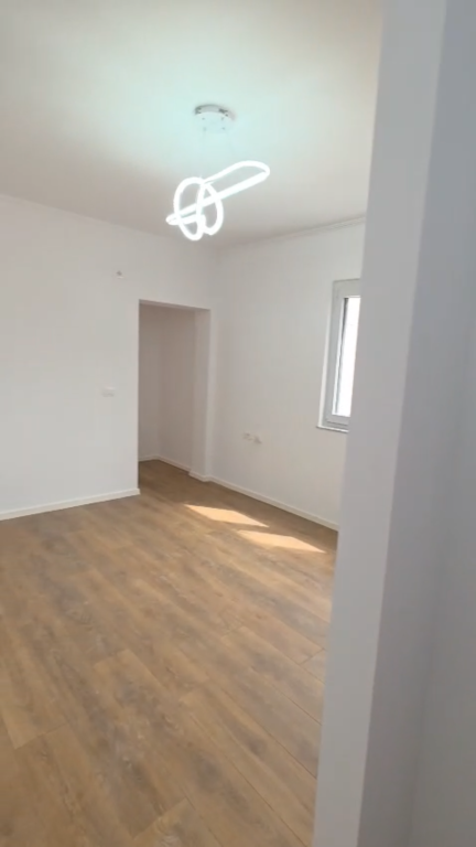 Apartament 1+1 per shitje Shkolla e Kuqe !