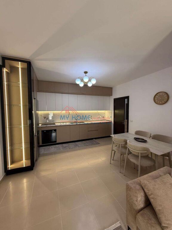 Apartament 2+1 me qira tek  Tregu Elektrik Tirane