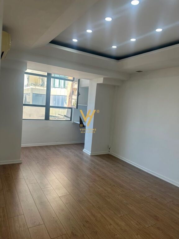 OFFICE 120 M2 FOR RENT AT BLV.ZOGU I PARE 1,300 EURO