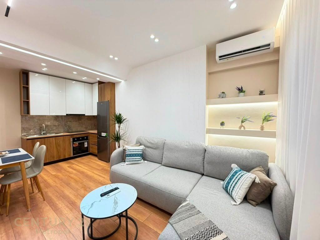 Apartment 1+1 for rent at Pazari I Ri