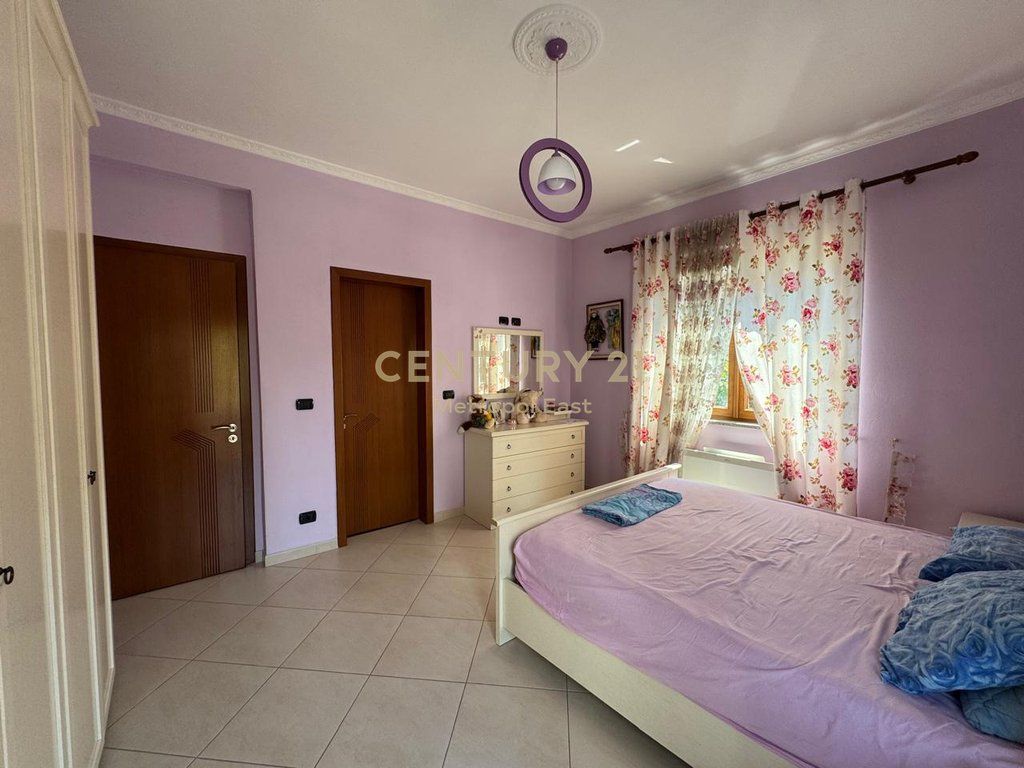 Jepet me Qira Apartament 3+1+2 + parkim pranë Kopshtit Zoologjik