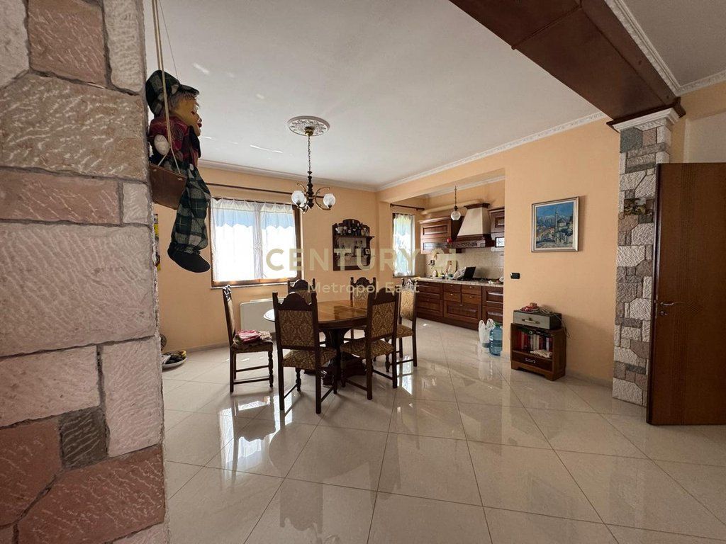 Jepet me Qira Apartament 3+1+2 + parkim pranë Kopshtit Zoologjik
