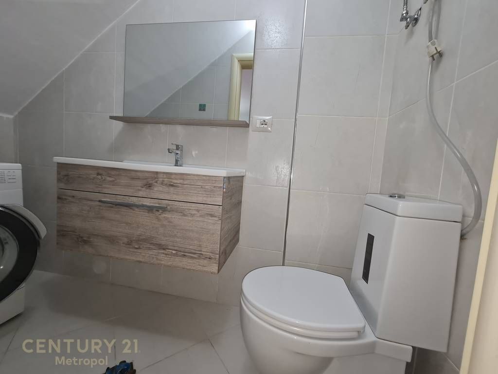Garsoniere Me Qira në Rruga 5 Maji, Tiranë