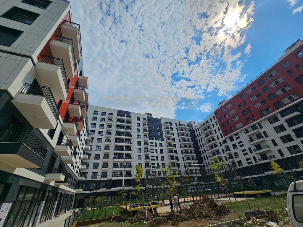 APARTAMENT 3+1+2 TUALETE TEK NDREGJONI PRANE BULEVARDIT I RI !