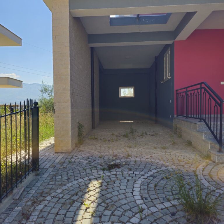 🏡 JEPET VILË ME QIRA PRANË TEG ✨