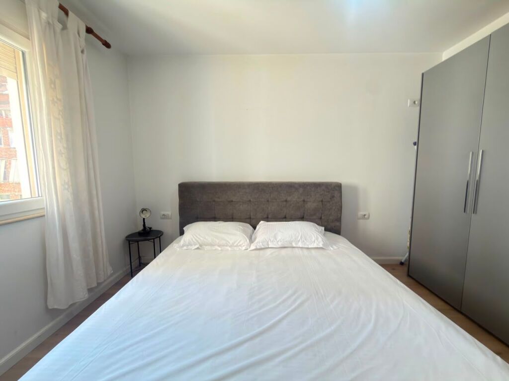 Apartament 1+1 per Qira tek Shallvaret!