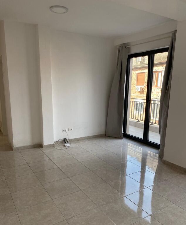 Qera | Ambjent Biznesi | Pazari i Ri | 800 €/muaj