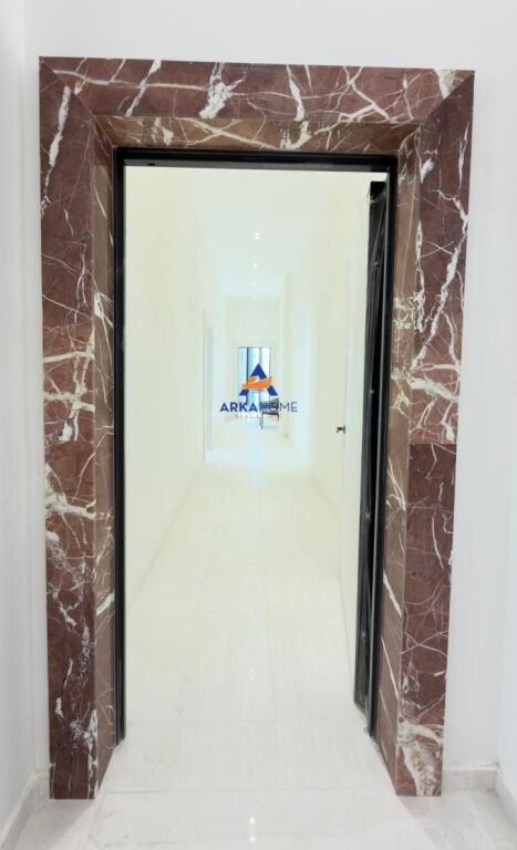 LOCALE COMMERCIALE IN AFFITTO 129 M2 " LAGO ASCIUTTO " 4000 EURO