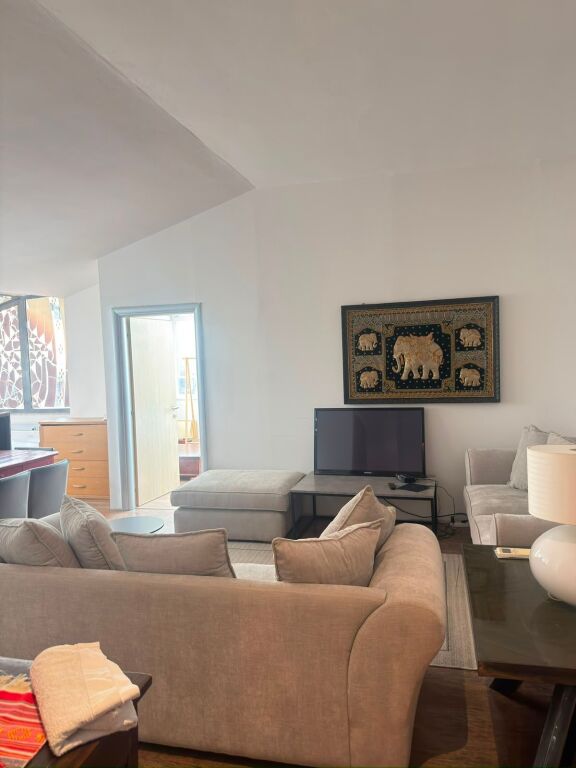 Apartment for rent near the Paris Commune by the underpass