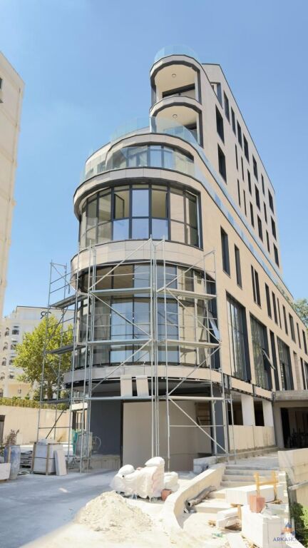 LOCALE COMMERCIALE IN VENDITA ⁠129 M2 " LAGO ASCIUTTO " 645.000 EURO