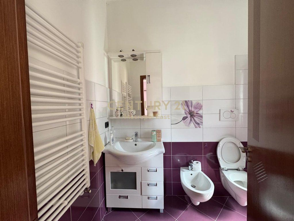Jepet me Qira Apartament 3+1+2 + parkim pranë Kopshtit Zoologjik