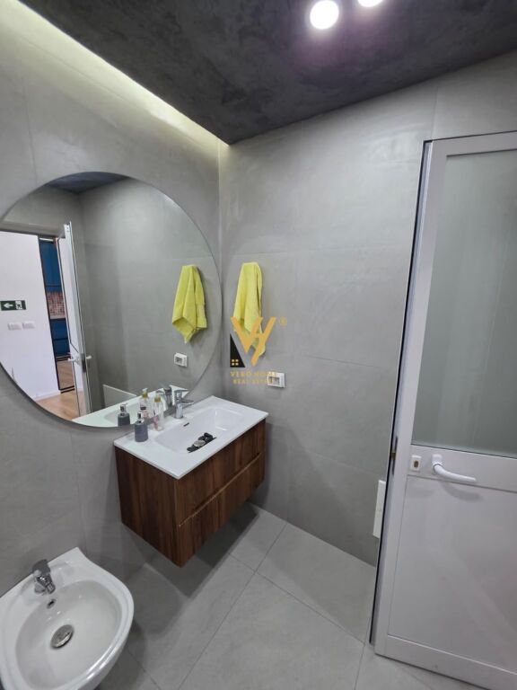 UFFICIO DI 75 M2 IN AFFITTO IN VIA KAVAJES 1.200 EURO