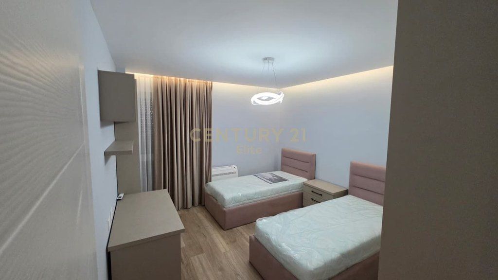 FOR RENT 2+1 APARTMENT + PARKING SPACE IN XHAMLLIK!