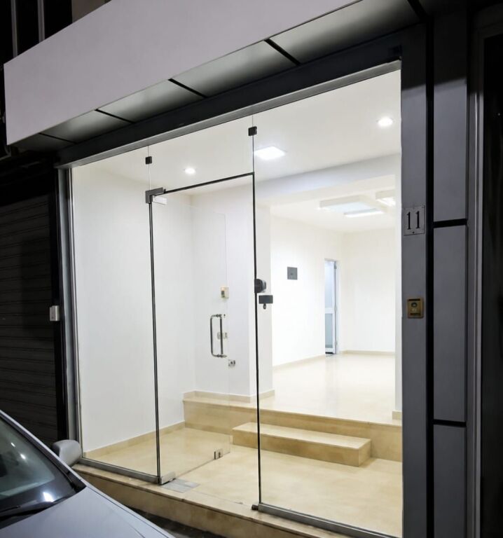Shop for sale on floor 0 near Myslym Shyri 140,000 euros