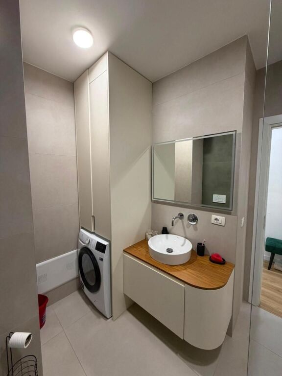 🏢A pochi minuti dal Nuovo Bazaar, si affitta un appartamento 1+1 arredato. 78.000 Leke (Lordo)
