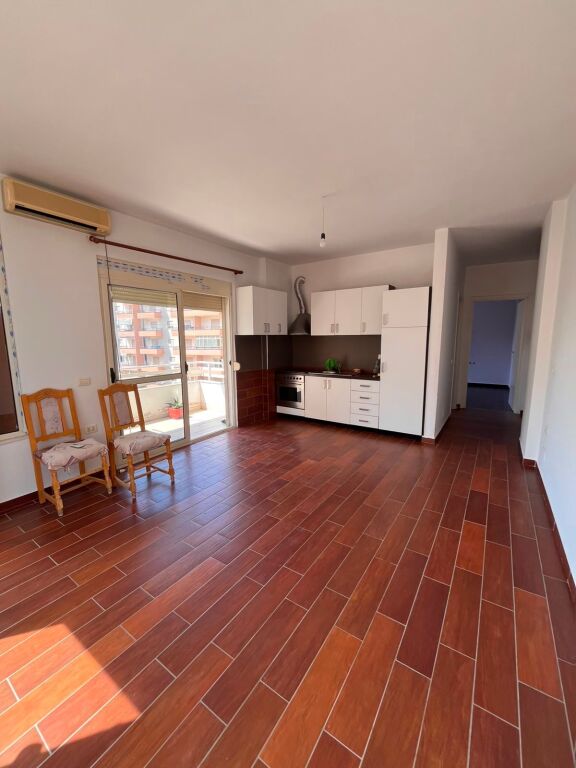 Appartamento 2+1 Vlora, Via Cipajve (Gjergj Arianiti)