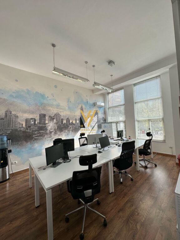 UFFICIO 180 M2 IN AFFITTO IN VIA SAMI FRASHERI, BLOK 320.000 LEKE