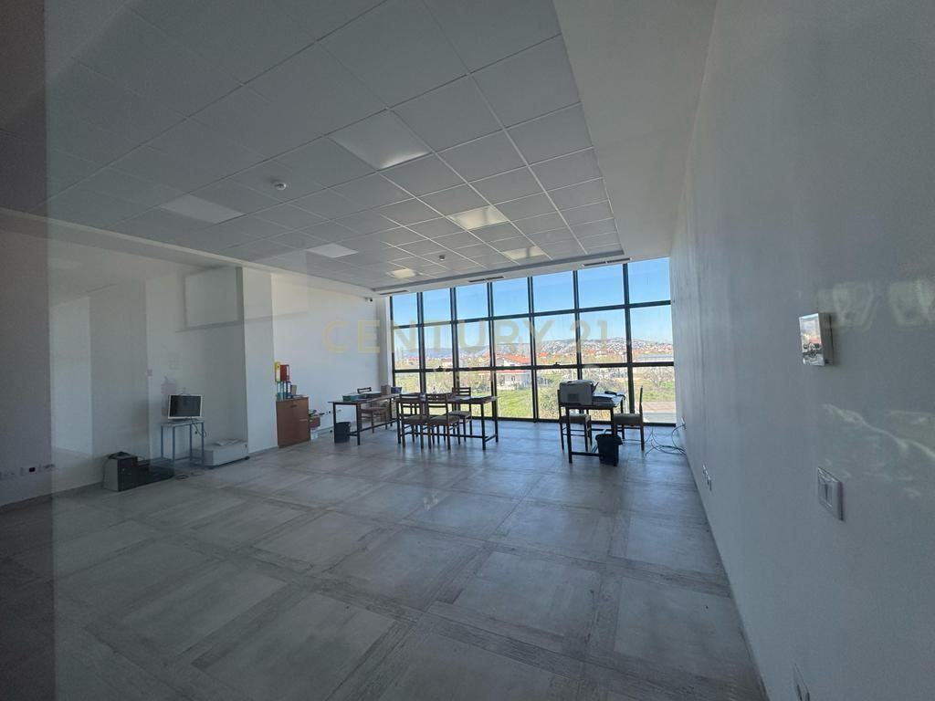 Ndertese 2- kateshe  Toke per shitje autostrada Lezhë - Lac 12200 m²