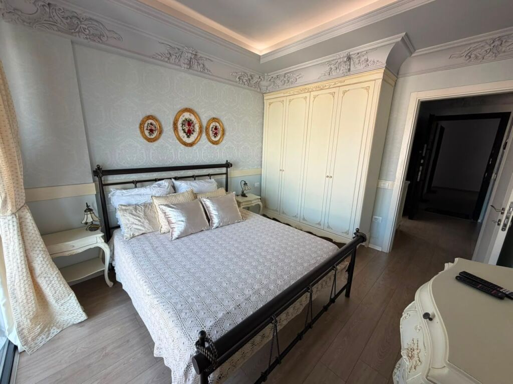 🏠 Jepet Apartament me Qira – Asl 2  📍 Pranë ish Venue club  🏢 Kati 9 🛋️ I mobiluar 🚗 Post parkimi 💰 Çmimi: 65,000 Lekë/muaj  📞 Për më shumë informacion, na kontaktoni!