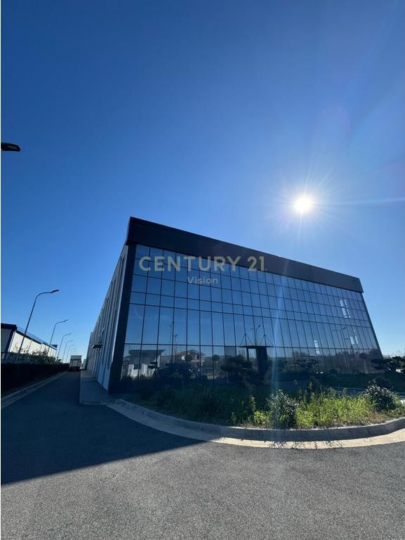 Ndertese 2- kateshe  Toke per shitje autostrada Lezhë - Lac 12200 m²