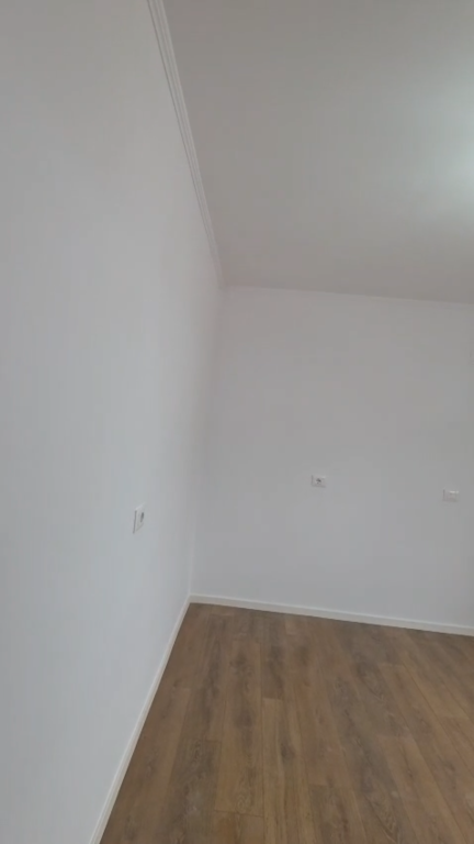 Apartament 1+1 per shitje Shkolla e Kuqe !