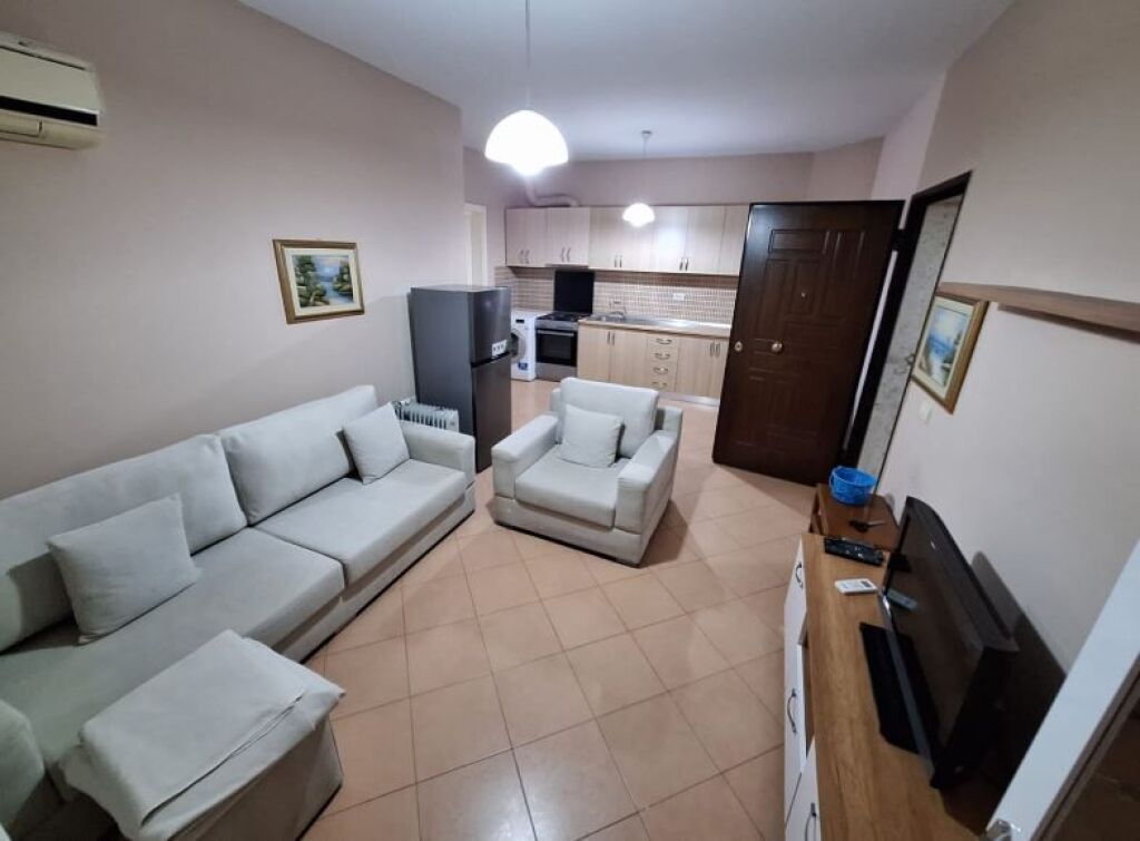 Appartamento 1+1 in affitto in Via Barikadave, vicino al liceo Sami Frasheri  ID 5339