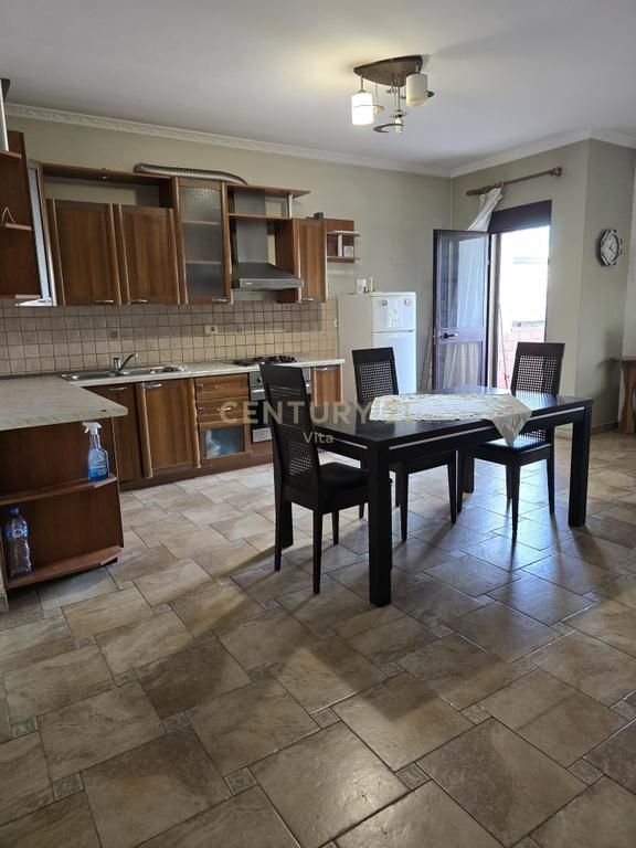 Apartament 2+1+2T për Shitje pranë Stadiumit në Durrës