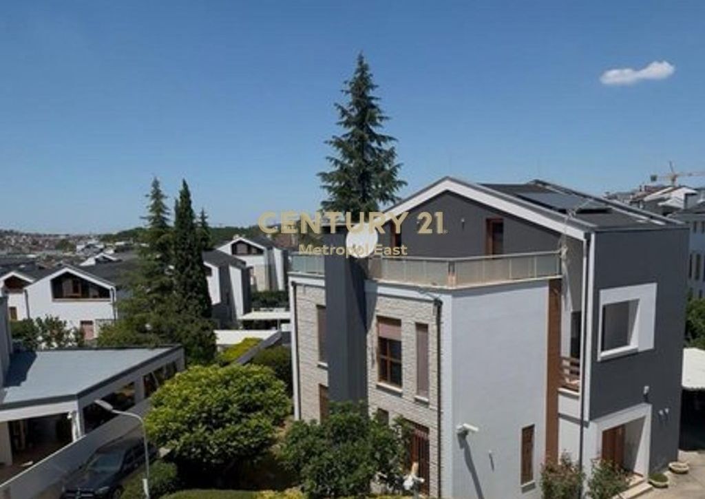 VILË PËR SHITJE PRANË TEG 550,000 €