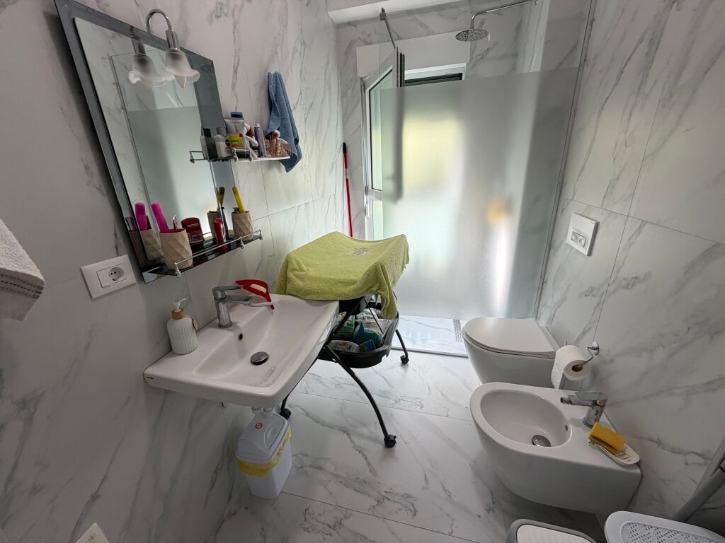 Shitet Apartament 1+1 Ali Demi