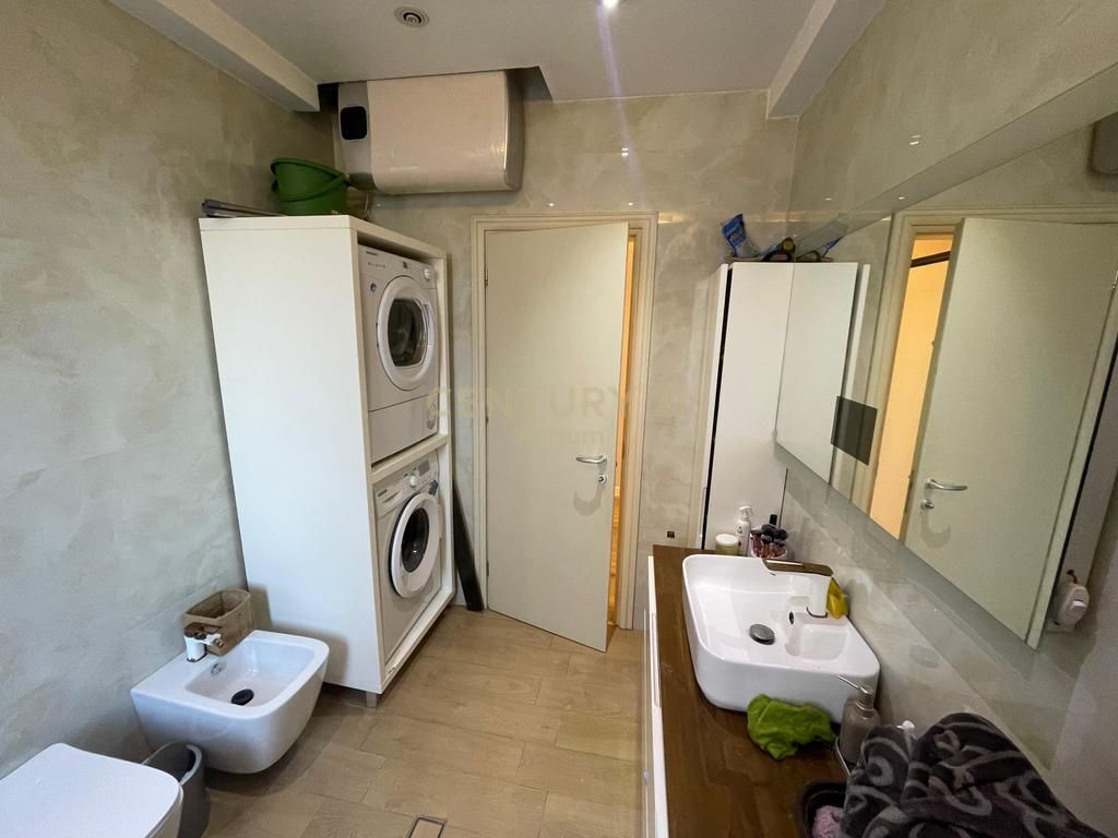 Apartament 2+1+2 per shitje prane Kopshtit Botanik