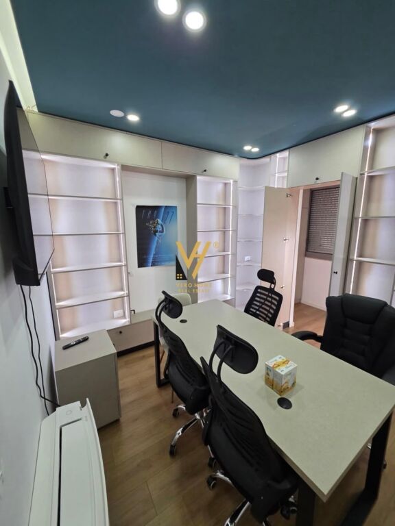 UFFICIO DI 75 M2 IN AFFITTO IN VIA KAVAJES 1.200 EURO