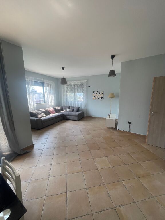 Appartamento 2+1 in vendita a Fresk 1550000 lek