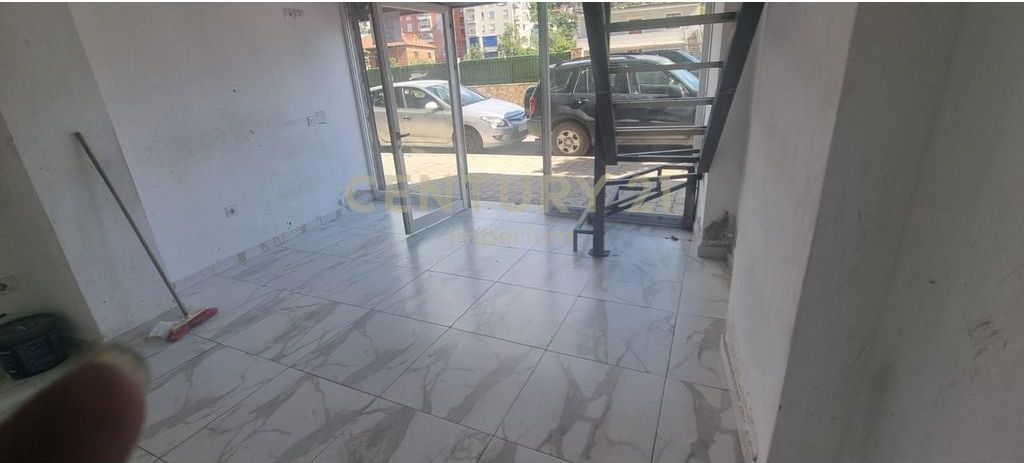 Business premises for rent 74 m² in Çabej Buildings!
