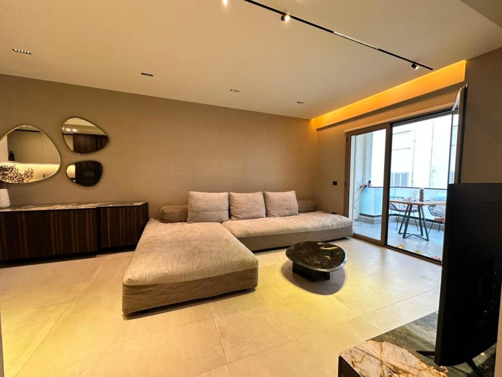 Apartament luksoz për shitje LISTË EKSKLUZIVE | Lungomare, Vlorë