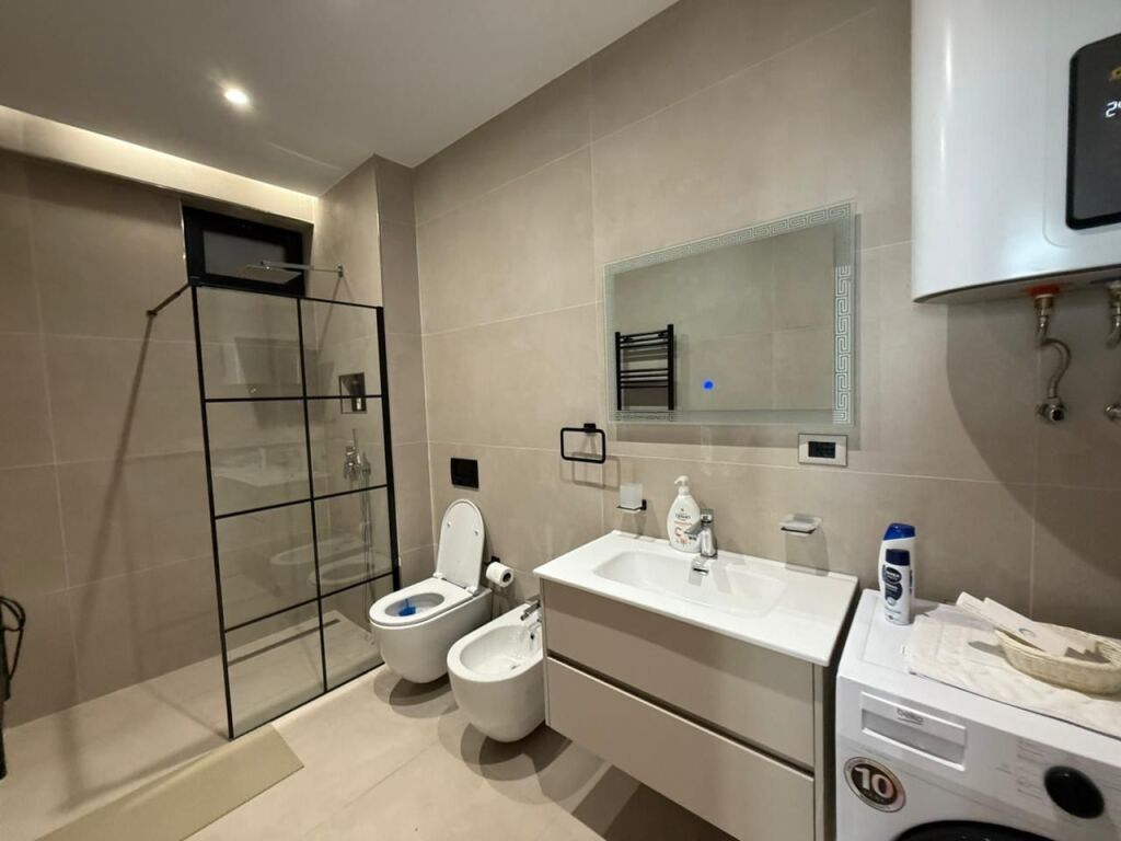 Shitet Apartament 1+1 ne Plazh