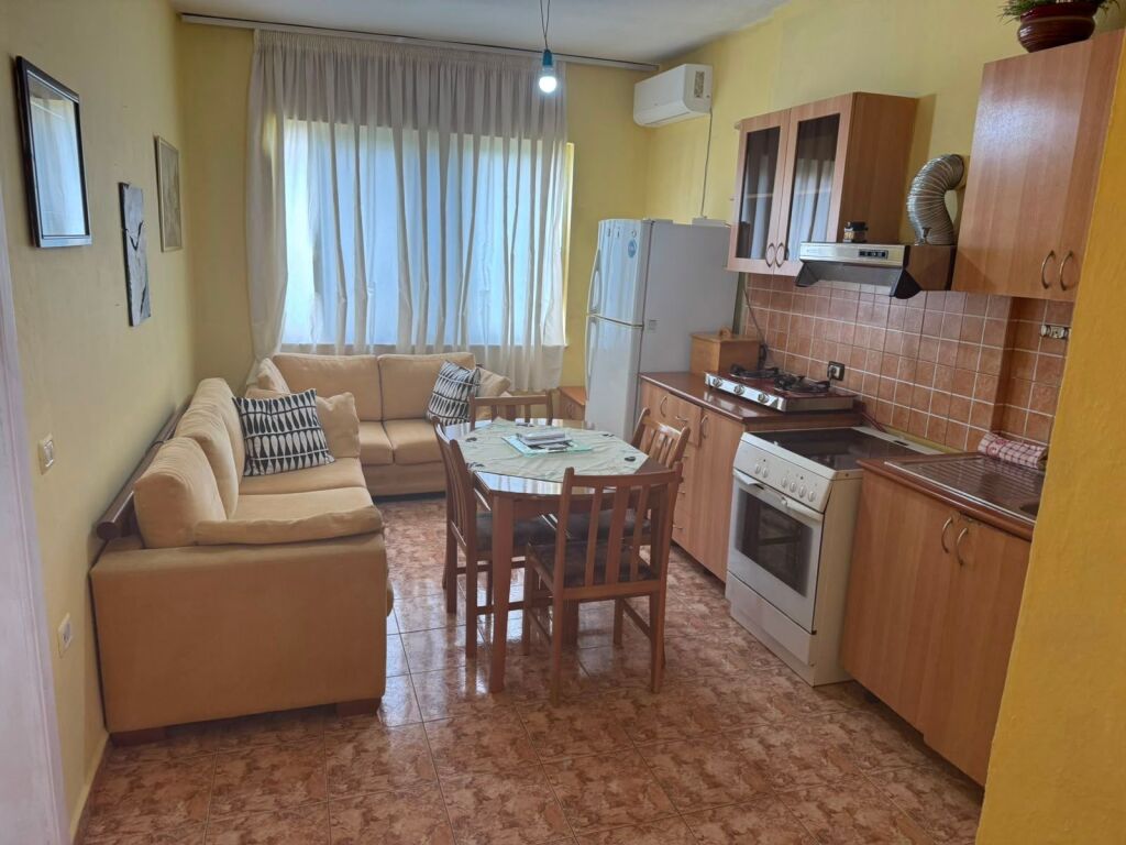 Jepet Me Qera Apartament 2+1+1 Ballkon
