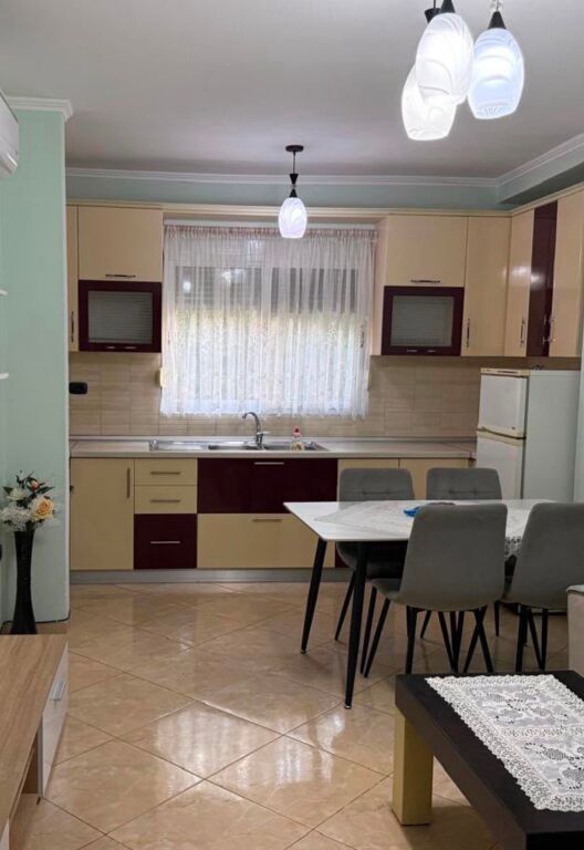 Apartament me qera 2+1 Brryl Materniteti i Ri