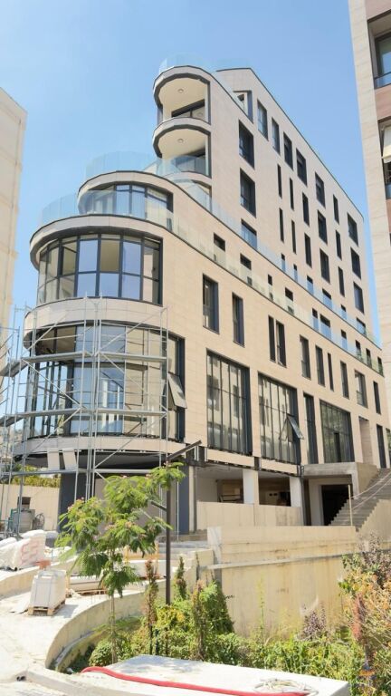LOCALE COMMERCIALE IN AFFITTO 129 M2 " LAGO ASCIUTTO " 4000 EURO