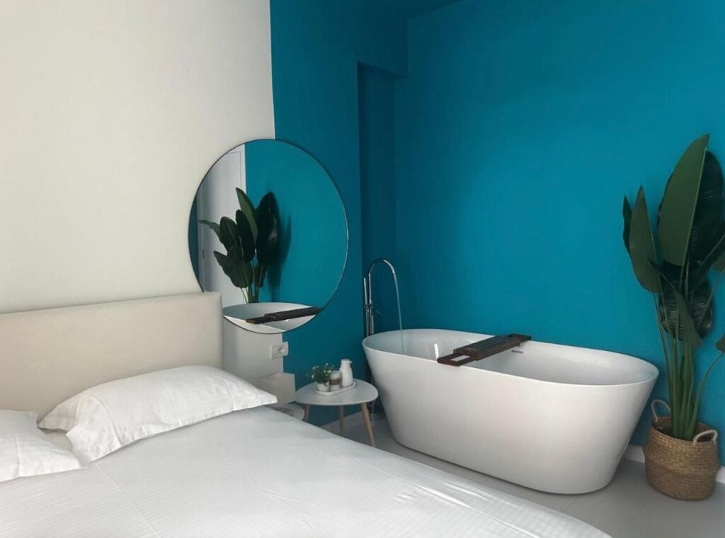 Sea view Apartment for rent in Vlora  ,Lungomare Free from September -1 June