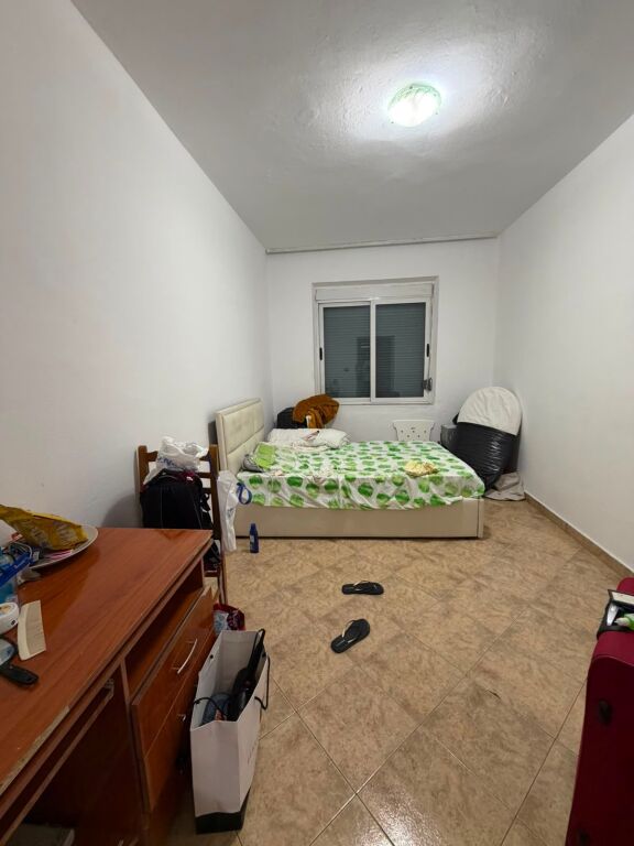 Appartamento 1+1 in affitto (per abitazione o ufficio) a Garda, ex Blloku.