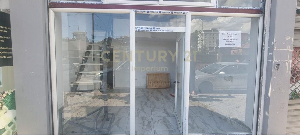 Business premises for rent 74 m² in Çabej Buildings!