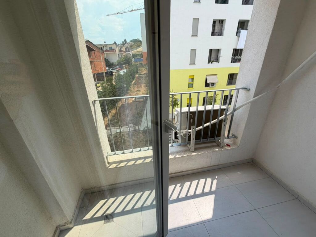 🏡 Jepet me qira apartament 1+1  📍 Rezidenca Kaimi, Ali Demi 💰 Çmimi: 40.000 Lekë/muaj