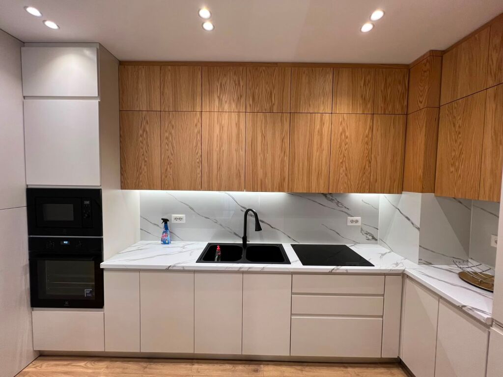 Apartament 2+1 per qera perballe Kompleksit Deliorgji!