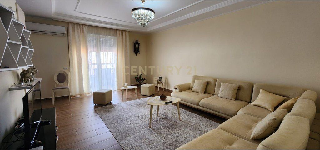 Shitet apartament 2+1 te Rruga e Re e Portit, Durres !