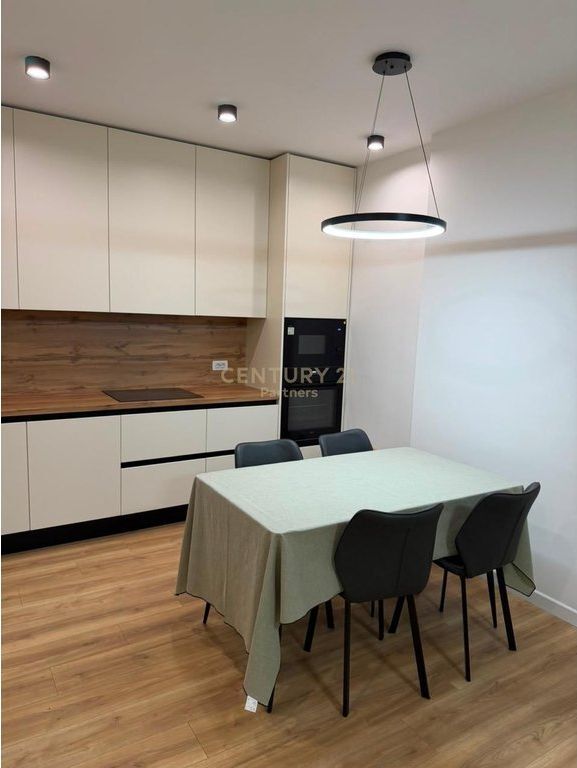 APARTAMENT 1+1 ME QIRA – PAZARI I RI
