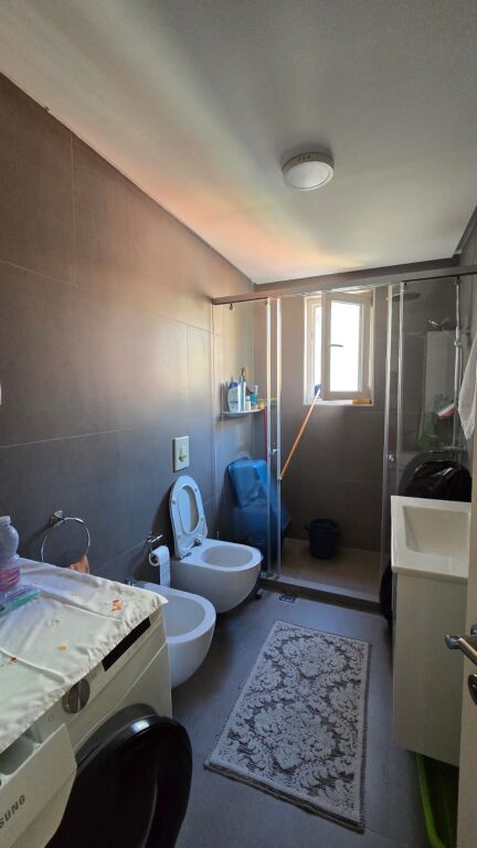 Apartament 2+1 per shitje , te Irfan Tomini !
