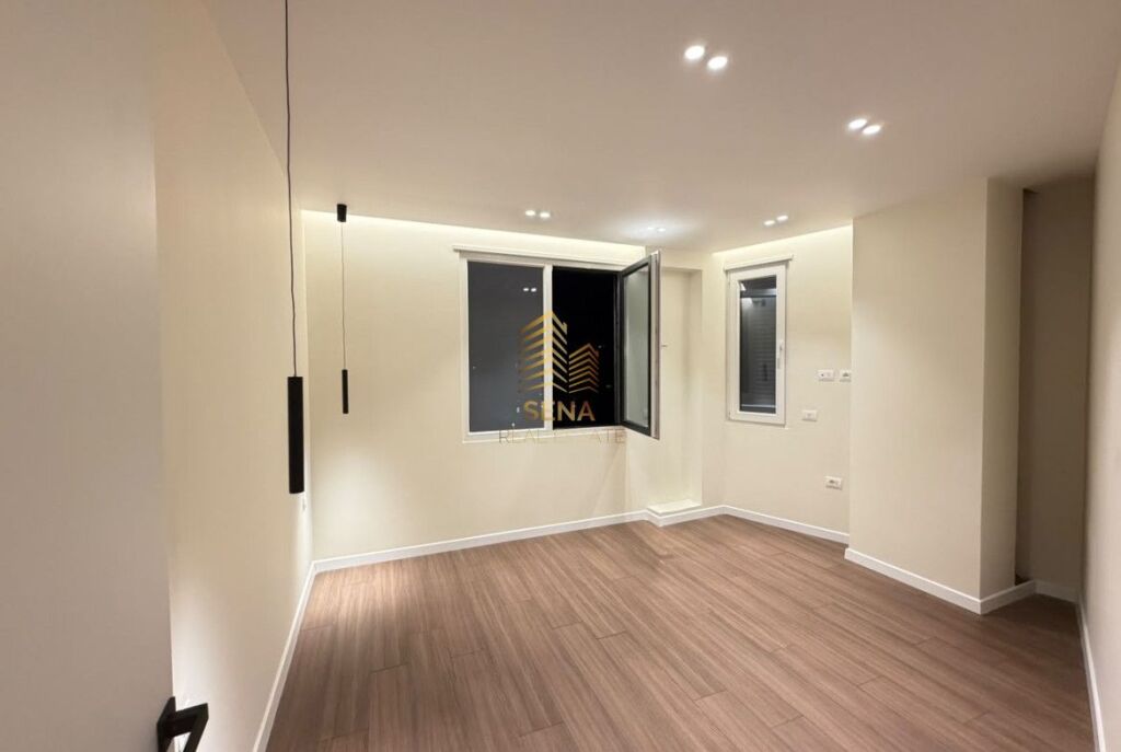 For sale, Apartment 2+1+balcony, Ali Demi-Near Shkoza Roundabout, 19,000,000 Lek